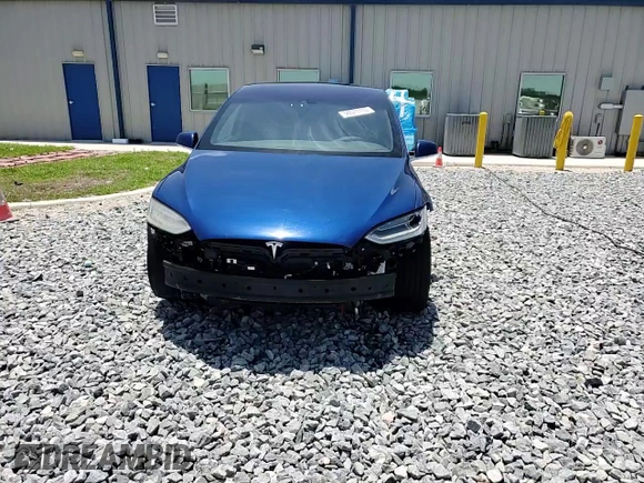 2016 Tesla Model X 70D z VIN 5YJXCAE29GF001522, wystawiony jako Copart lot #56571115 z przebiegiem 129 924 mil mil oraz Szkody całkowita. Historia ofert i sprzedaży dostępna na DreamBid. Obrazek 14.
