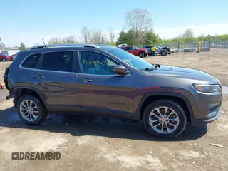 2019 Jeep Cherokee Latitude Plus with VIN 1C4PJLLB7KD269814, listed as a IAAI auction lot 41956140 with 125,934 mi miles. Bid and sale history available at carsss.com. Image 14.