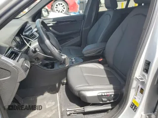 2021 BMW X1 xDrive28i z VIN WBXJG9C07M5S85128, wystawiony jako Copart lot #53477145 z przebiegiem 18 370 mil mil oraz Szkody całkowita. Historia ofert i sprzedaży dostępna na DreamBid. Obrazek 7.