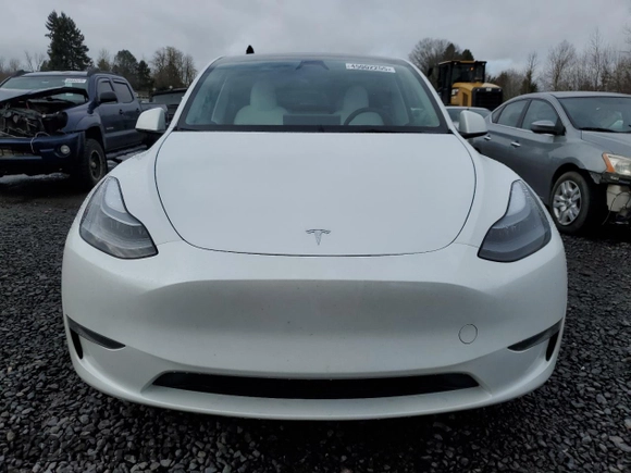 2024 Tesla Model Y Long Range with VIN 7SAYGDEE5RF115706, listed as a Copart auction lot 45002255 with 9,255 mi miles and Salvage Title. Bid and sale history available at DreamBid. Image 5.