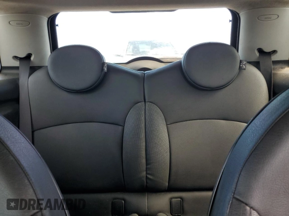 2008 MINI Hardtop S z VIN WMWMF73518TT86953, wystawiony jako Copart lot #67640615 z przebiegiem 107 513 mil mil oraz Czysty tytuł • Clean title. Historia ofert i sprzedaży dostępna na DreamBid. Obrazek 10.