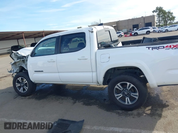 2017 Toyota Tacoma SR5 with VIN 5TFCZ5AN0HX077402, listed as a IAAI auction lot 41603762 with 118,257 mi miles and . Bid and sale history available at DreamBid. Image 14.