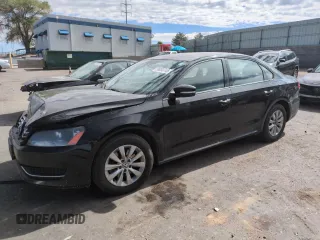 2013 Volkswagen Passat Wolfsburg Edition z VIN 1VWAH7A35DC017750, wystawiony jako Copart lot #56030745 z przebiegiem 166 629 mil mil oraz Szkoda całkowita • Salvage title. Historia ofert i sprzedaży dostępna na DreamBid. Obrazek 1.