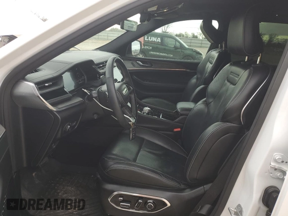 2022 Jeep Grand Cherokee Overland z VIN 1C4RJHDG9N8617593, wystawiony jako Copart lot #84834794 z przebiegiem 38 434 mil mil oraz Szkoda całkowita • Salvage title. Historia ofert i sprzedaży dostępna na DreamBid. Obrazek 7.