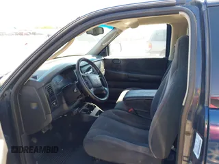 2001 Dodge Dakota Sport z VIN 1B7GG22N21S276507, wystawiony jako IAAI lot #42072844 z przebiegiem 225 874 mil mil oraz . Historia ofert i sprzedaży dostępna na DreamBid. Obrazek 5.