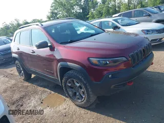 2019 Jeep Cherokee Trailhawk with VIN 1C4PJMBX5KD421043, listed as a IAAI auction lot 42570336 with 114,463 mi miles and . Bid and sale history available at DreamBid. Image 1.