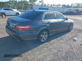 2013 Mercedes-Benz E-Class E 350 Luxury BlueTEC with VIN WDDHF2EB8DA741915, listed as a IAAI auction lot 42026412 with 105,569 mi miles. Bid and sale history available at carsss.com. Image 4.