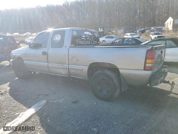 2000 Chevrolet Silverado 2500 LS with VIN 1GCFC29U4YZ101133, listed as a Copart auction lot 84821694 with 149,142 mi miles and Salvage Title. Bid and sale history available at carsss.com. Image 2.