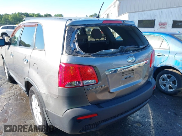 2012 Kia Sorento LX z VIN 5XYKT3A19CG231096, wystawiony jako IAAI lot #42193607 z przebiegiem 200 899 mil mil oraz . Historia ofert i sprzedaży dostępna na DreamBid. Obrazek 6.