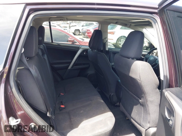 2018 Toyota RAV4 XLE z VIN 2T3WFREV2JW468231, wystawiony jako IAAI lot #42288978 z przebiegiem 109 779 mil mil oraz . Historia ofert i sprzedaży dostępna na DreamBid. Obrazek 8.