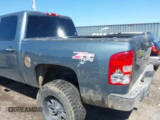 2007 Chevrolet Silverado 1500 LTZ with VIN 2GCEK13M071572981, listed as a IAAI auction lot 42054093 with 284,423 mi miles. Bid and sale history available at carsss.com. Image 17.