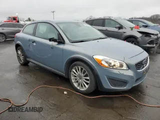 2012 Volvo C30 z VIN YV1672MK8C2277351, wystawiony jako Copart lot #82423314 z przebiegiem 217 198 mil mil oraz Szkoda całkowita • Salvage title. Historia ofert i sprzedaży dostępna na DreamBid. Obrazek 4.