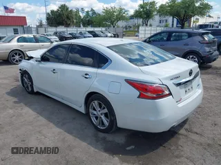2014 Nissan Altima 2.5 S with VIN 1N4AL3AP1EC113007, listed as a IAAI auction lot 41885777 with 92,941 mi miles. Bid and sale history available at carsss.com. Image 3.