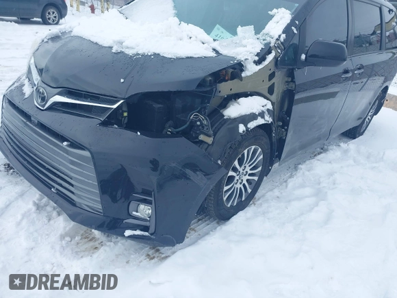 2019 Toyota Sienna XLE Auto Access Seat with VIN 5TDYZ3DC5KS967976, listed as a IAAI auction lot 41623525 with 83,527 mi miles. Bid and sale history available at carsss.com. Image 6.