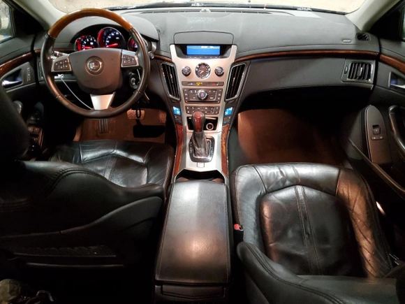 2010 Cadillac CTS Luxury z VIN 1G6DG5EG7A0147310, wystawiony jako Copart lot #49369695 z przebiegiem 213 851 mil mil oraz Czysty tytuł • Clean title. Historia ofert i sprzedaży dostępna na DreamBid. Obrazek 8.