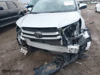 2019 Toyota Highlander SE with VIN 5TDJZRFH0KS608855, listed as a IAAI auction lot 41765566 with 30,228 mi miles. Bid and sale history available at carsss.com. Image 6.