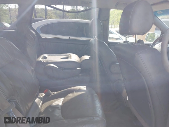 2008 Toyota Sienna XLE with VIN 5TDZK22C58S214124, listed as a IAAI auction lot 41984199 with 272,693 mi miles. Bid and sale history available at carsss.com. Image 8.