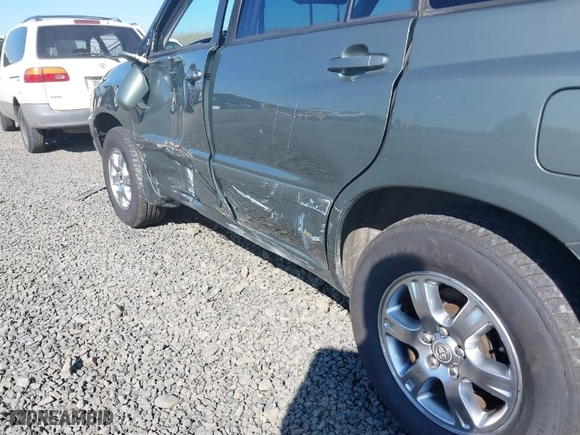 2004 Toyota Highlander with VIN JTEEP21AX40043007, listed as a IAAI auction lot 41675720 with 212,330 mi miles. Bid and sale history available at carsss.com. Image 17.