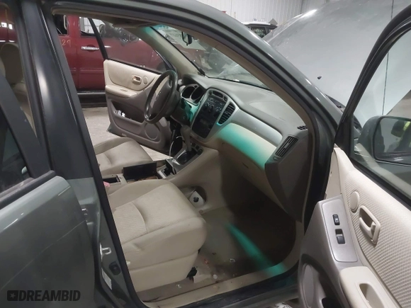 2005 Toyota Highlander with VIN JTEHD21A650033792, listed as a IAAI auction lot 41483617 with 246,068 mi miles. Bid and sale history available at carsss.com. Image 5.