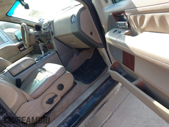2005 Ford F-150 XLT с VIN 1FTPX12555NA33112, выставлен на аукционе IAAI как лот 42489921 с пробегом 247 309 миль миль и . История ставок и продаж доступна на DreamBid. Изображение 5.