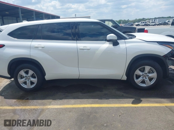 2021 Toyota Highlander L with VIN 5TDZZRAH7MS516123, listed as a IAAI auction lot 42010742 with 63,299 mi miles and . Bid and sale history available at DreamBid. Image 14.