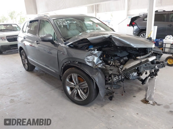 2020 Volkswagen Tiguan SE z VIN 3VV3B7AX0LM007612, wystawiony jako IAAI lot #42275320 z przebiegiem 44 254 mil mil oraz . Historia ofert i sprzedaży dostępna na DreamBid. Obrazek 1.
