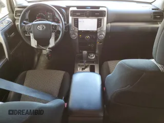 2022 Toyota 4Runner SR5 z VIN JTEMU5JR7N6001436, wystawiony jako Copart lot #58497904 z przebiegiem 48 364 mil mil oraz Czysty tytuł • Clean title. Historia ofert i sprzedaży dostępna na DreamBid. Obrazek 8.