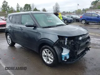 2025 Kia Soul LX with VIN KNDJ23AU0S7245733, listed as a IAAI auction lot 41845570 with 6,561 mi miles. Bid and sale history available at carsss.com. Image 1.