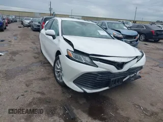 2019 Toyota Camry LE z VIN 4T1B11HK6KU685386, wystawiony jako IAAI lot #41906970 z przebiegiem 60 232 mil mil oraz . Historia ofert i sprzedaży dostępna na DreamBid. Obrazek 1.