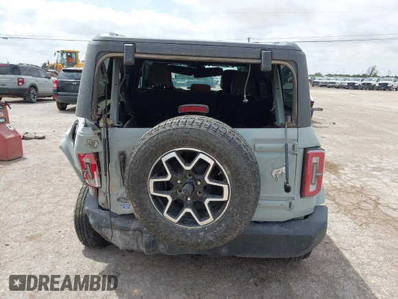 2023 Ford Bronco z VIN 1FMEE5BP9PLA97587, wystawiony jako IAAI lot #42168516 z przebiegiem 29 622 mil mil oraz . Historia ofert i sprzedaży dostępna na DreamBid. Obrazek 16.