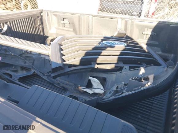 2015 Ford F-150 XLT w/HD Payload Pkg with VIN 1FTFW1EF4FFB92914, listed as a IAAI auction lot 41202920 with 155,497 mi miles. Bid and sale history available at carsss.com. Image 12.