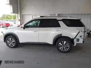 2024 Nissan Pathfinder SL z VIN 5N1DR3CA5RC208511, wystawiony jako IAAI lot #42293444 z przebiegiem 7 407 mil mil oraz . Historia ofert i sprzedaży dostępna na DreamBid. Obrazek 15.