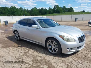 2013 Infiniti M z VIN JN1BY1AP0DM513527, wystawiony jako IAAI lot #42170513 z przebiegiem 194 908 mil mil oraz . Historia ofert i sprzedaży dostępna na DreamBid. Obrazek 1.
