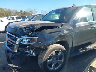 2016 Chevrolet Suburban LT with VIN 1GNSCHKC8GR452846, listed as a IAAI auction lot 41343598 with 299,610 mi miles. Bid and sale history available at carsss.com. Image 6.