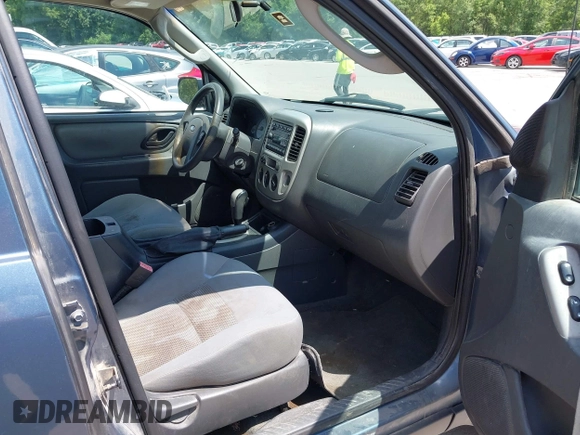 2006 Ford Escape XLT with VIN 1FMYU03156KA28848, listed as a IAAI auction lot 42670534 with 240,890 mi miles and . Bid and sale history available at DreamBid. Image 5.