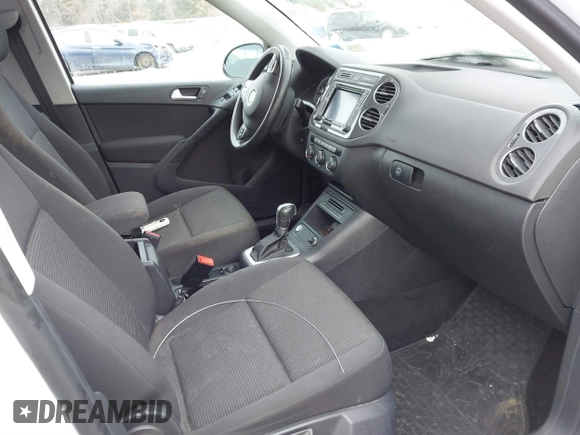 2018 Volkswagen Tiguan with VIN WVGBV7AX0JK000306, listed as a IAAI auction lot 41540745 with 47,322 mi miles and . Bid and sale history available at DreamBid. Image 5.