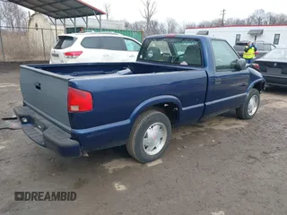 2003 GMC Sonoma SLS with VIN 1GTCS14H138228849, listed as a IAAI auction lot 41541363 with 217,969 mi miles. Bid and sale history available at carsss.com. Image 4.