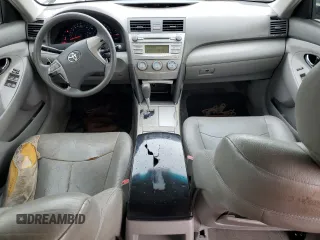 2010 Toyota Camry z VIN 4T1BF3EK4AU570933, wystawiony jako Copart lot #52262475 z przebiegiem 166 277 mil mil oraz Czysty tytuł • Clean title. Historia ofert i sprzedaży dostępna na DreamBid. Obrazek 8.