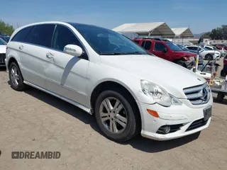 2008 Mercedes-Benz R-Class 3.5L with VIN 4JGCB56E28A084301, listed as a IAAI auction lot 41915069 with 86,667 mi miles. Bid and sale history available at carsss.com. Image 1.