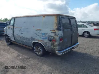 1983 Chevrolet Chevy Van z VIN 1GCEG25H7D7170543, wystawiony jako IAAI lot #41955600 z przebiegiem 49 027 mil mil oraz . Historia ofert i sprzedaży dostępna na DreamBid. Obrazek 3.