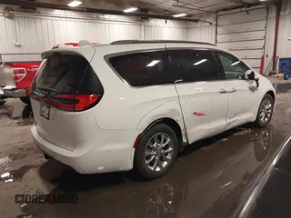 2021 Chrysler Pacifica Touring L with VIN 2C4RC1BG3MR504293, listed as a IAAI auction lot 41728608 with 70,487 mi miles and . Bid and sale history available at DreamBid. Image 4.