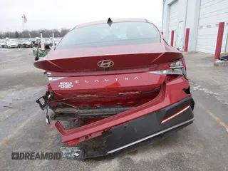 2025 Hyundai Elantra SEL Convenience z VIN KMHLS4DG4SU881217, wystawiony jako IAAI lot #41172300 z przebiegiem 1 418 mil mil oraz . Historia ofert i sprzedaży dostępna na DreamBid. Obrazek 16.
