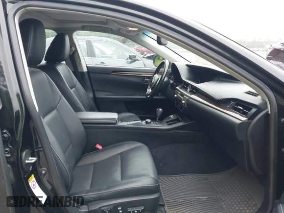 2014 Lexus ES 330 z VIN JTHBK1GG7E2092567, wystawiony jako IAAI lot #42628752 z przebiegiem 157 355 mil mil oraz . Historia ofert i sprzedaży dostępna na DreamBid. Obrazek 5.