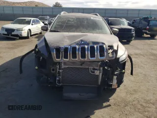 2017 Jeep Cherokee Latitude with VIN 1C4PJLCS3HW650797, listed as a Copart auction lot 43201555 with 67,165 mi miles and Salvage title. Bid and sale history available at DreamBid. Image 5.