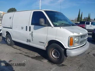 1998 Chevrolet Chevy Van z VIN 1GCGG25R5W1000785, wystawiony jako IAAI lot #41797093 z przebiegiem 156 517 mil mil oraz . Historia ofert i sprzedaży dostępna na DreamBid. Obrazek 1.