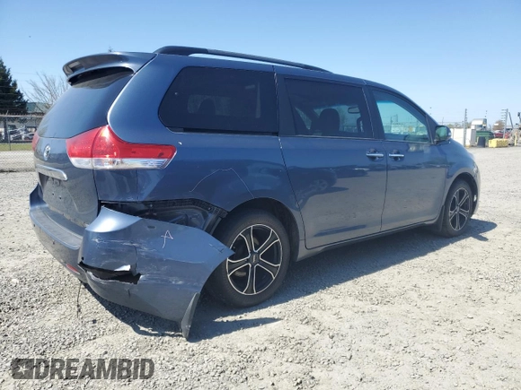 2013 Toyota Sienna XLE с VIN 5TDDK3DC6DS063575, выставлен на аукционе Copart как лот 52725185 с пробегом 125 707 миль миль и Списание • Salvage title. История ставок и продаж доступна на DreamBid. Изображение 3.