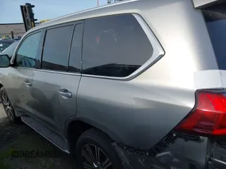 2021 Lexus LX 570 z VIN JTJDY7AX9M4335171, wystawiony jako IAAI lot #41754348 z przebiegiem 32 119 mil mil oraz . Historia ofert i sprzedaży dostępna na DreamBid. Obrazek 14.