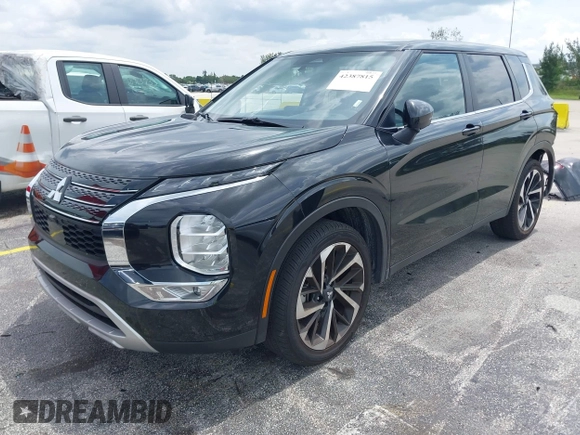 2024 Mitsubishi Outlander SE z VIN JA4J3VA89RZ076932, wystawiony jako IAAI lot #42387815 z przebiegiem 18 228 mil mil oraz . Historia ofert i sprzedaży dostępna na DreamBid. Obrazek 2.