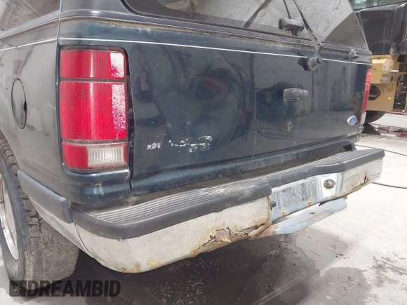 1994 Ford Explorer Eddie Bauer z VIN 1FMDU34X7RUD15166, wystawiony jako IAAI lot #42426543 z przebiegiem 168 233 mil mil oraz . Historia ofert i sprzedaży dostępna na DreamBid. Obrazek 6.