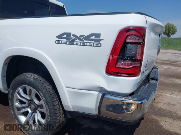 2022 Ram 1500 Limited z VIN 1C6SRFHT6NN446901, wystawiony jako IAAI lot #42042634 z przebiegiem 46 809 mil mil oraz . Historia ofert i sprzedaży dostępna na DreamBid. Obrazek 20.